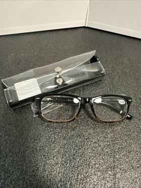 Dei 747552105196 Dennis East International 2.00 Reading Glasses And Case