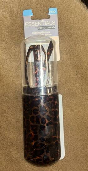 Foster Grant 070135503950 Brand New Essentials Reading Glass With Leopard Case Strength 2.00