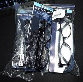 Foster Grant 193033546956 Reading Glasses 2.00 Isa 3pc