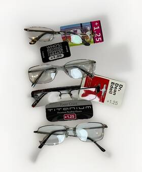 54066 Foster Grant Lot Of 4 Reading Glasses 1.25