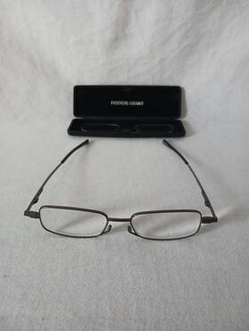 Foster Grant 598481861996 Gavin Gun Fold Flat 2.50 Readers With Black Hard Shell Case - Euc
