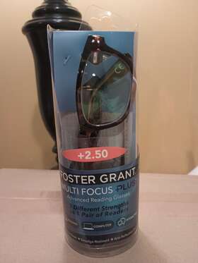 Foster Grant 887661077615 Multi-focus Reading Glasses With Case Pouch Conan 2.50 Packaged