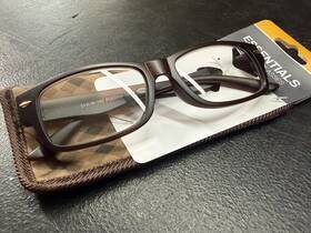 Foster Grant 887661313126 Essentials Hugo Brown 2.00 Reading Glasses Readers Case