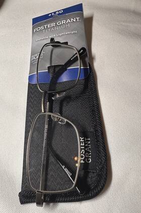 Foster Grant 887661369383 Reading Glasses Titanium T10 Gun 1.50 Durable New With Soft Case