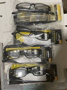 Foster Grant 887661369604 4 Pair Of Lloyd Lightspecs 2.00 Lighted Reading Glasses Readers Foster Grant 887661369604 4 Pair Of Lloyd Lightspecs 2.00 Lighted Reading Glasses Readers