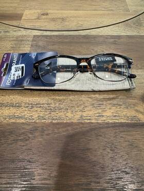 Foster Grant 887661454683 Magnivision Reading Glasses 1.25 Cleo Tor With Case Brown Color