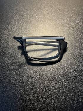 M162a1-200 Foster Grant Foldable Reading Glasses. Portable Glasses