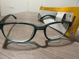 M Readers 803926481669 Innovation Dawn Crystal Teal 2.00 Reading Glasses With Case