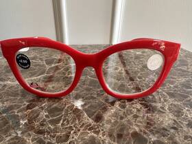 Peepers 070747261859 Center Stage Reading Eyeglasses 2.00 Blue Light Filtering Red Nwt