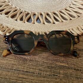 R-2032 Ryan Simkhai Eyeshop Charlee Tortoise Tinted Readers 1.25 Strength Style