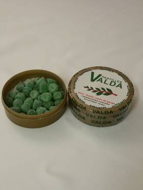 Valda 3094904500251 Pastilles Gums Mint Eucalyptus Taste Refreshing Smothing Throat 50g