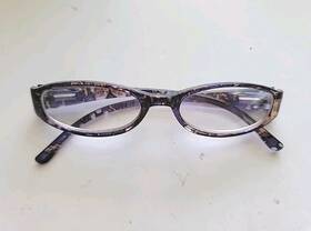 Vera Bradley 781096550579 Meg Reading Glasses Vines Floral Pattern 2.00