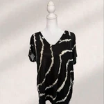 Juicy Couture Black White Tie Dye V-neck Blouse Short Sleeve X-large. Fixed Price $15.00.
