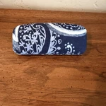 Vera Bradley Women Glasses Hardshell Case Clamshell Blue Paisley. Fixed Price $13.00.