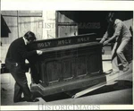 1984 Press Photo Earl Glen Williams, Tom Bailey Unload Episcopal Chapel Table. Fixed Price $19.99.