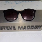 Steve Madden Sunglasses Black Tortoise 53/16/135 With Case New. Fixed Price $19.99.