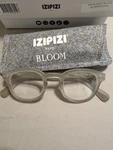 Izipizi Bloom #c Round Reading Glasses +1 Clear Lenses Gray Plastic Frames. Fixed Price $30.00.